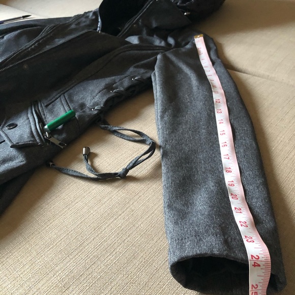 Guess Women’s Jacket. Medium - Picture 5 of 8